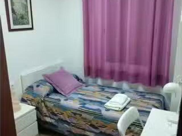 Encantador Habitación en piso compartido en alquiler en Hostaf.