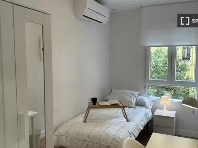 Único Habitación en piso compartido en Cuatro Caminos, Madrid