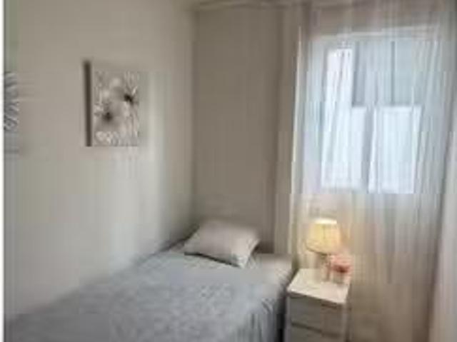 ¡Recién llegado! Habitación en piso de 1 dormitorio en Puerta.