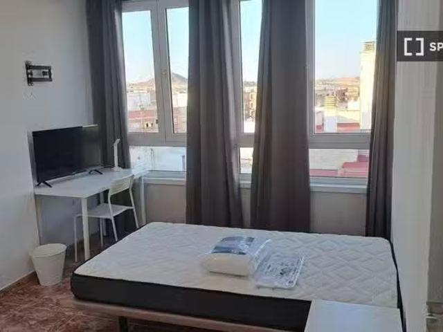 Único Habitación en piso de 6 habitaciones en alquiler en Cart.