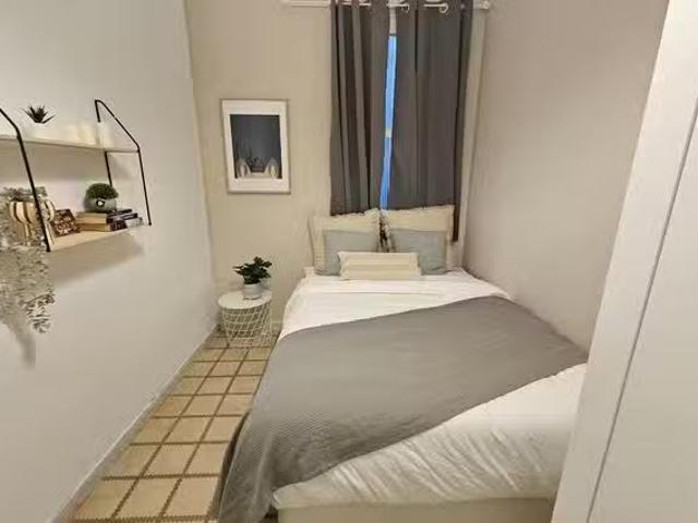 ¡Recién llegado! Habitación en Plaça de Ramon Berenguer el Gra.