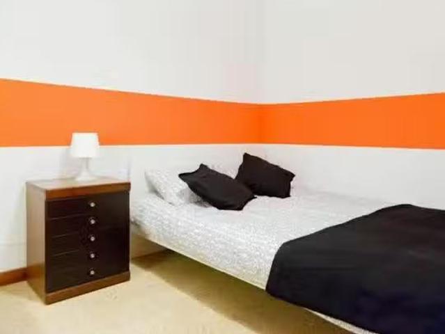 Bonito Habitación en Plaça del Doctor Letamendi, l'Antiga Esqu.