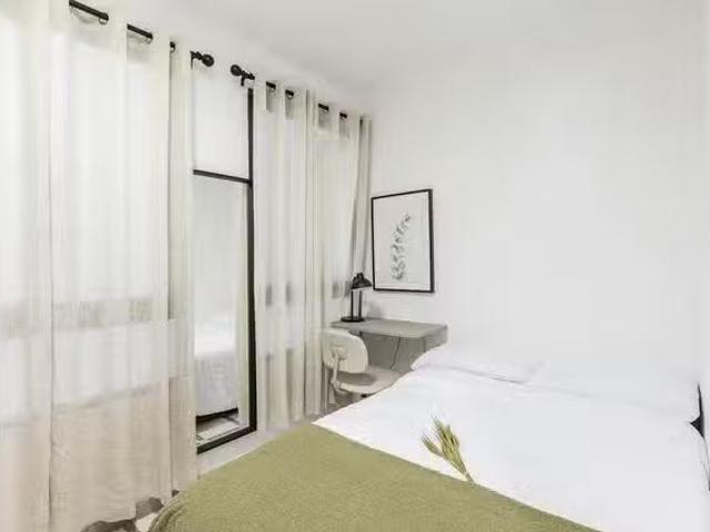Nuevo Habitación en Plaça Espanya, La Roqueta