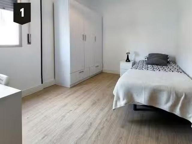 Bonito Habitación en Ramón y Cajal etorbidea, San Pedro de Deu.