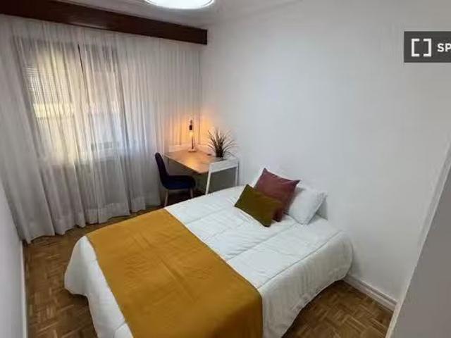 Encantador Habitación en un apartamento compartido de 9 habita.