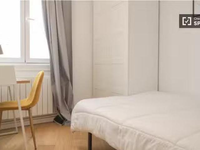Nuevo Habitación en un piso compartido de 8 habitaciones en Pa.
