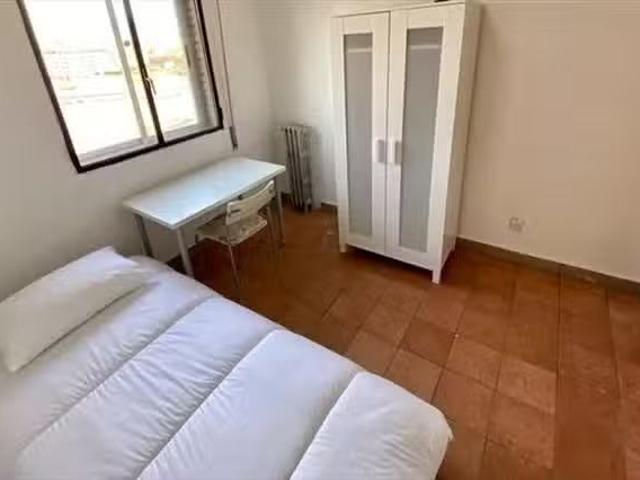 ¡Recién llegado! Habitación en 68 Avenida del Manzanares