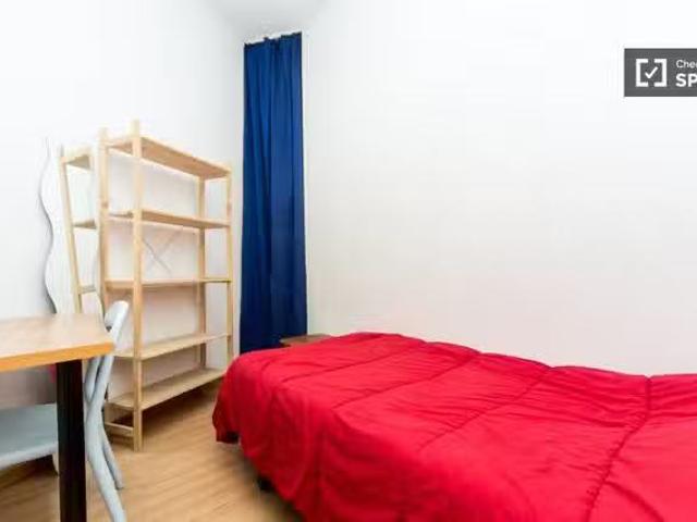 Acogedor Habitación equipada en apartamento de 9 dormitorios e.