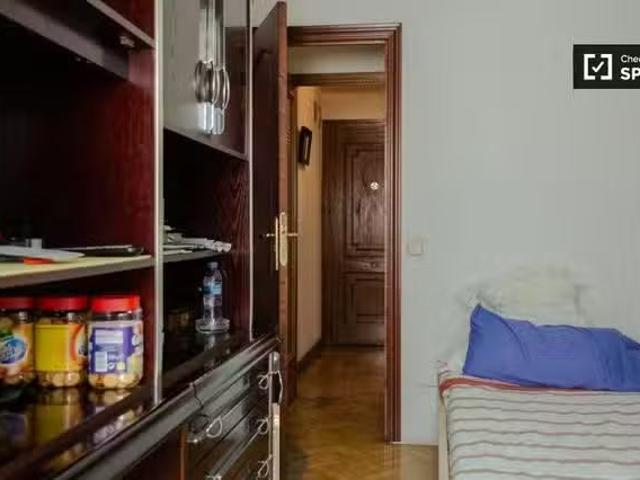 Único Habitación individual en alquiler, apartamento de 4 dorm.