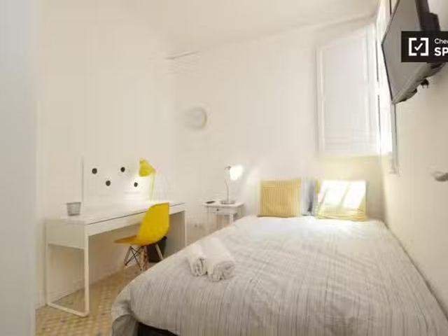 Encantador Habitación soleada en alquiler apartamento de 9 dor.