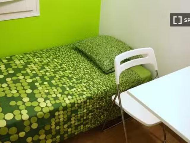 Único Habitaciones en apartamento de 5 dormitorios en Gràcia.