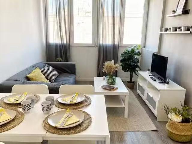 ¡Recién llegado! Piso de 1 habitación en Calle de Campo Florido