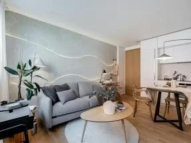 Nuevo Piso de 1 habitación en Calle de Javier Ferrero, Chamartín