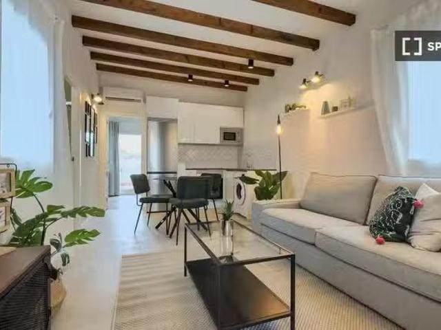 Encantador Piso de 2 habitaciones en alquiler en El Raval, Bar.