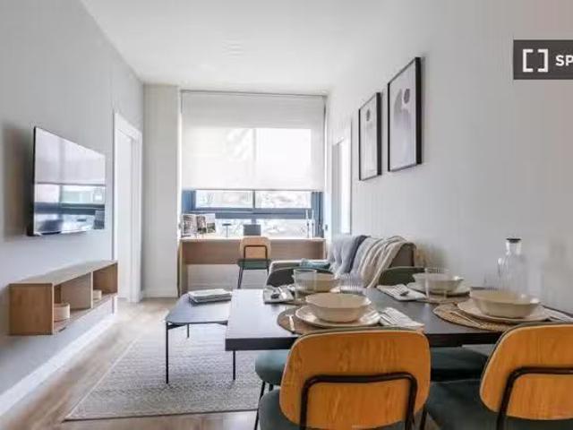 ¡Recién llegado! Piso en alquiler de 2 habitaciones en Tres Ca.