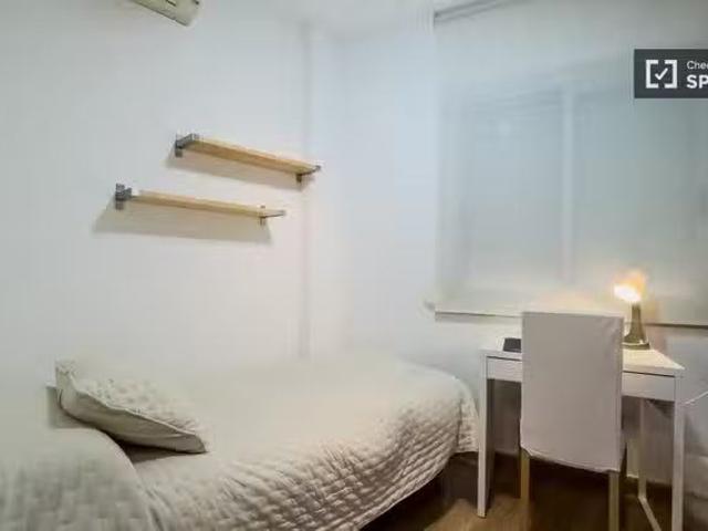 Único Se alquila habitación en apartamento de 3 dormitorios en.