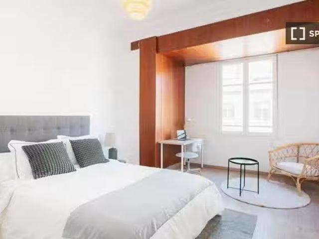 ¡Recién llegado! Se alquila habitación en apartamento de 4 dor.
