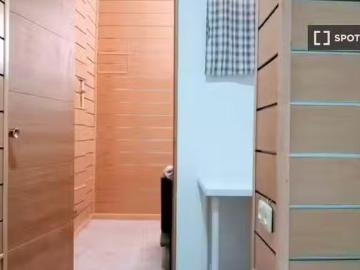 Barato Se alquila habitación en apartamento de 4 dormitorios e.