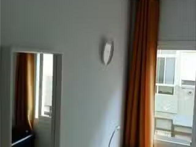 Barato Se alquila habitación en apartamento de 5 dormitorios