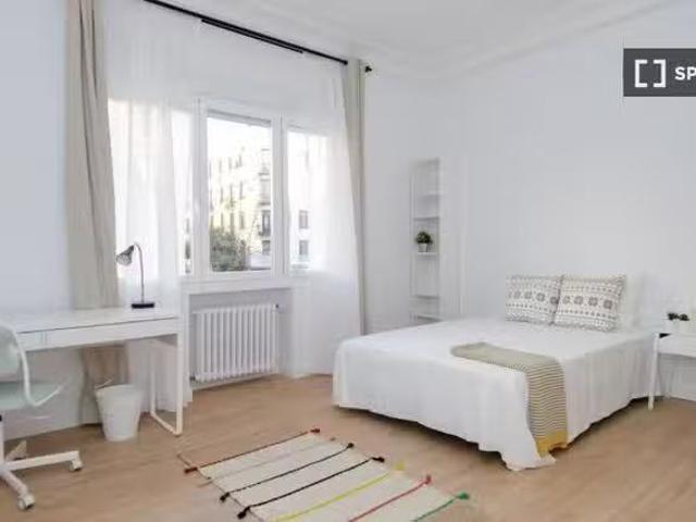 Único Se alquila habitación en apartamento de 8 dormitorios en.