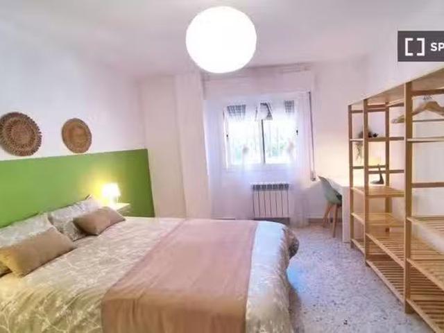 Encantador Se alquila habitación en piso compartido de 4 habit.