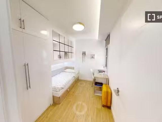 ¡Recién llegado! Se alquila habitación en piso compartido de 5.