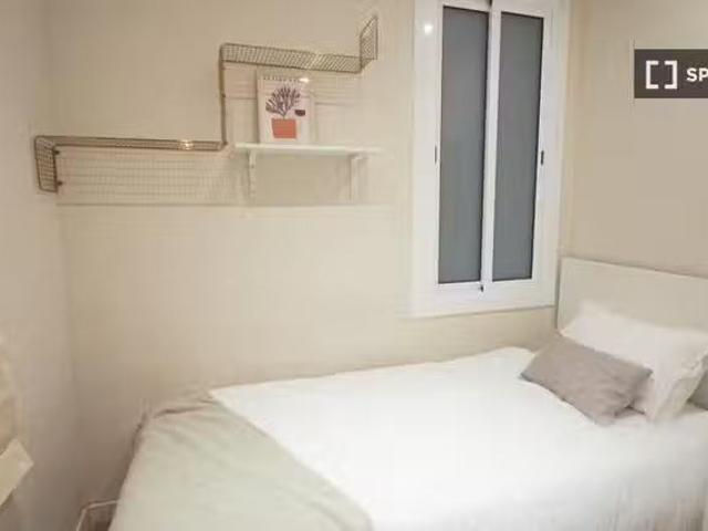 ¡En alquiler! Se alquila habitación en piso compartido en Barc.