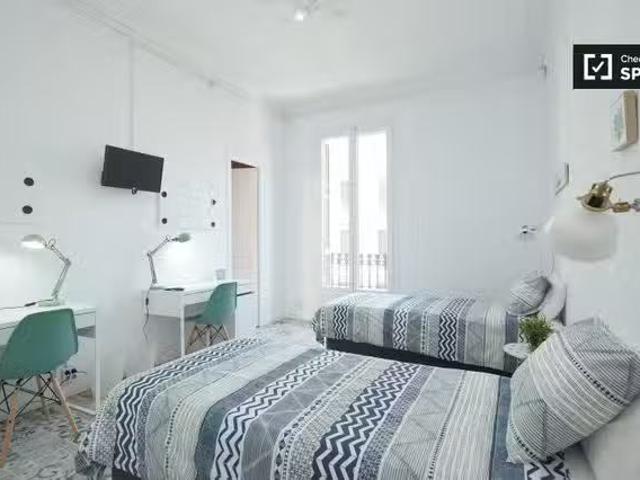 ¡Oferta! Se alquila habitación en piso compartido en Gràcia