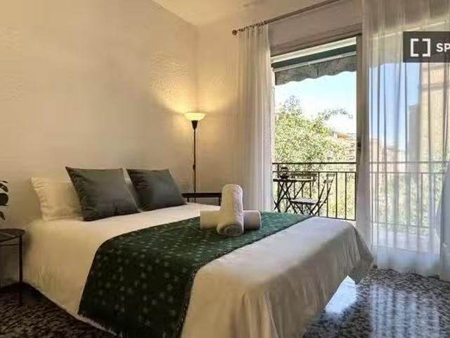 Encantador Se alquila habitación en piso compartido en L'Illa.