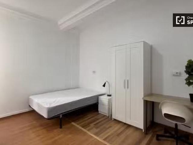 Barato Se alquila habitación en piso compartido en Sant Gervas.