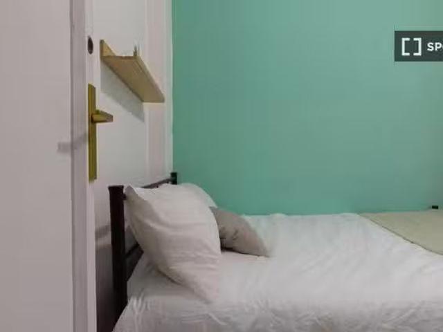 Acogedor Se alquila habitación en piso de 4 dormitorios en Bar.