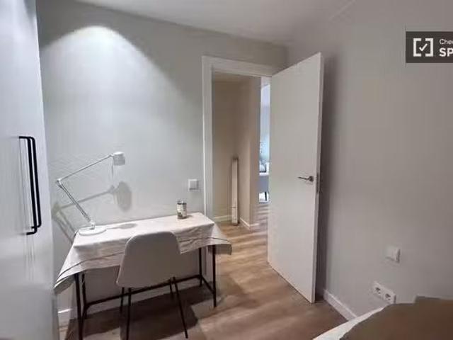 Encantador Se alquila habitación en piso de 4 dormitorios en G.