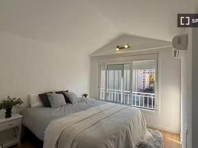 Acogedor Se alquila habitación en piso de 4 dormitorios en Bar.