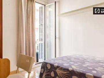 Bonito Se alquila habitación en piso de 4 dormitorios en Eixam.