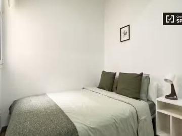 Único Se alquila habitación en piso de 5 habitaciones en El Ra.