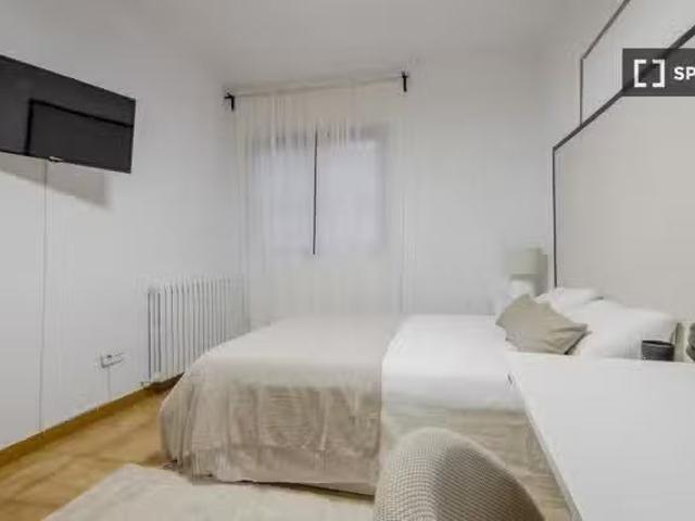 Bonito Se alquila habitación en piso de 6 habitaciones en Berr.