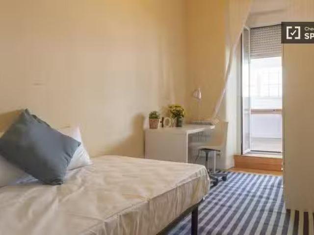 ¡En alquiler! ¡Se alquila habitación en piso de 9 habitaciones!