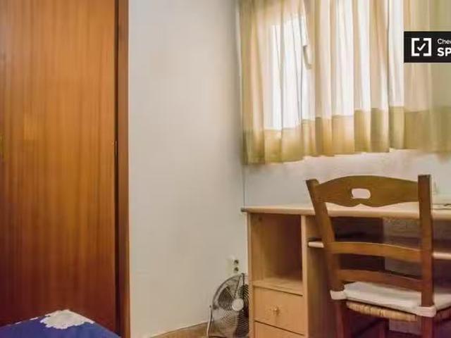 Encantador Se alquila habitación en Trinitat, Valencia