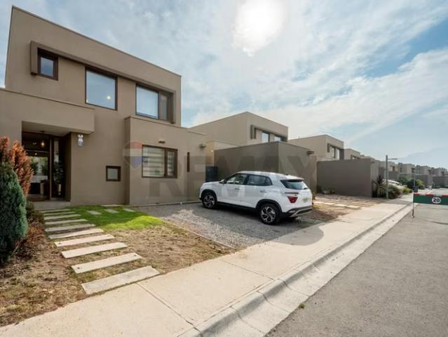 Reconecta de forma tranquila, natural y auténtica | 3 dormitorios por 6800.00 en Colina