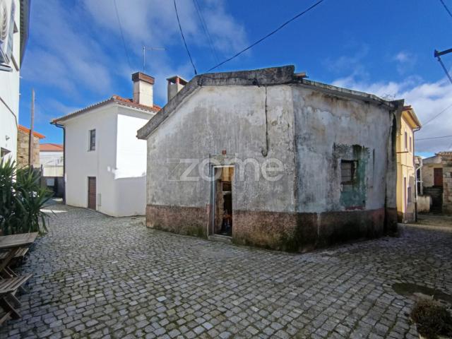Reconstrução com estilo: Casa de 2 quartos com vista para Paços, Sabrosa