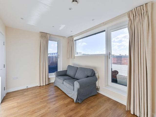 Recovery Street, Tooting Broadway. 2 bed flat to rent £2,300 pcm £531 pw
