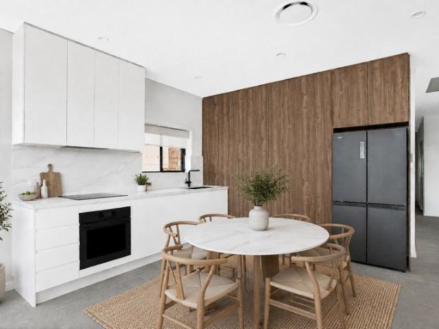 Recreated Lifestyle Property In The Heart of Charing Cross