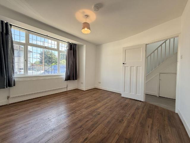 Recreation Avenue, Romford 3 bed house to rent £2,150 pcm £496 pw
