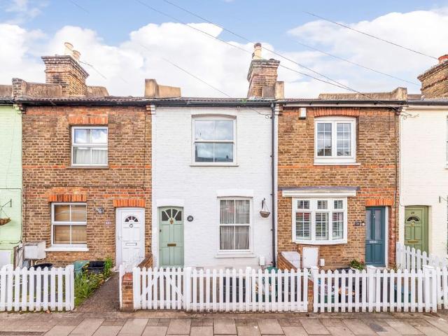 Recreation Road, Bromley, BR2 2 bed terraced house to rent £1,900 pcm £438 pw