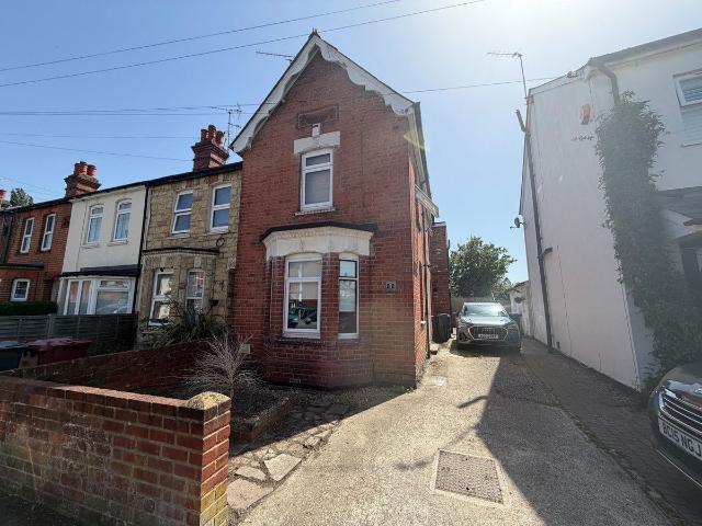 Recreation Road, Tilehurst RG30, 1 bed flat to rent, £1,200 pcm | PrimeLocation