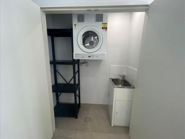 Reduce the Rent! Prime location 1 bedroom for rent in Heart of Ryde!