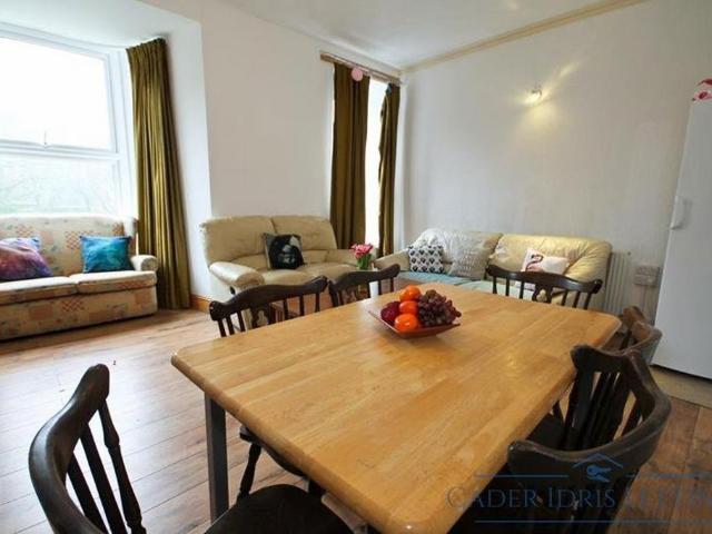REDUCED1 room in shared house 1 bed in a house share to rent £352 pcm £81 pw