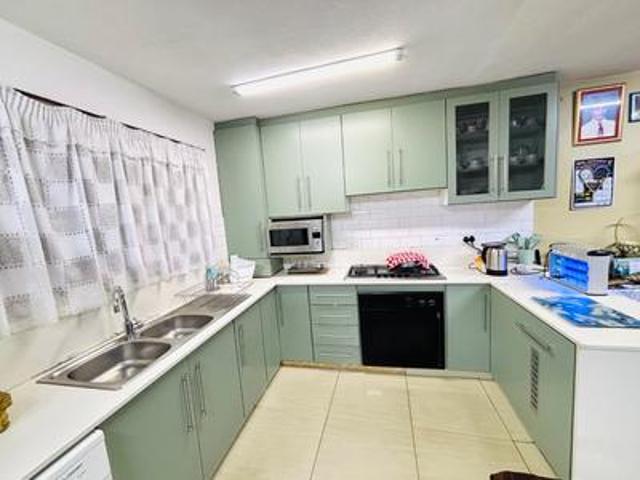 reduced by r200 000 | spacious doubl.