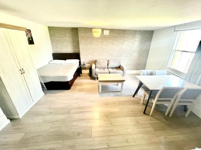Reduced *Short Let Only* Luxury Studio