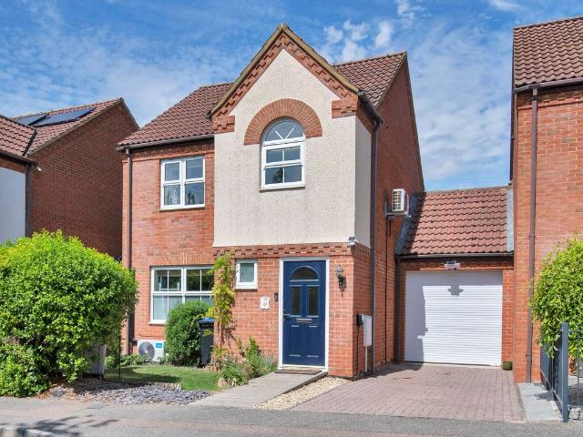 Redwing Rise, Royston SG8, 4 bed link detached house to rent, £2,100 pcm | PrimeLocation